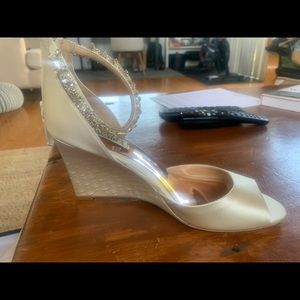 Brand new Badgley Mischka wedges in Size 9